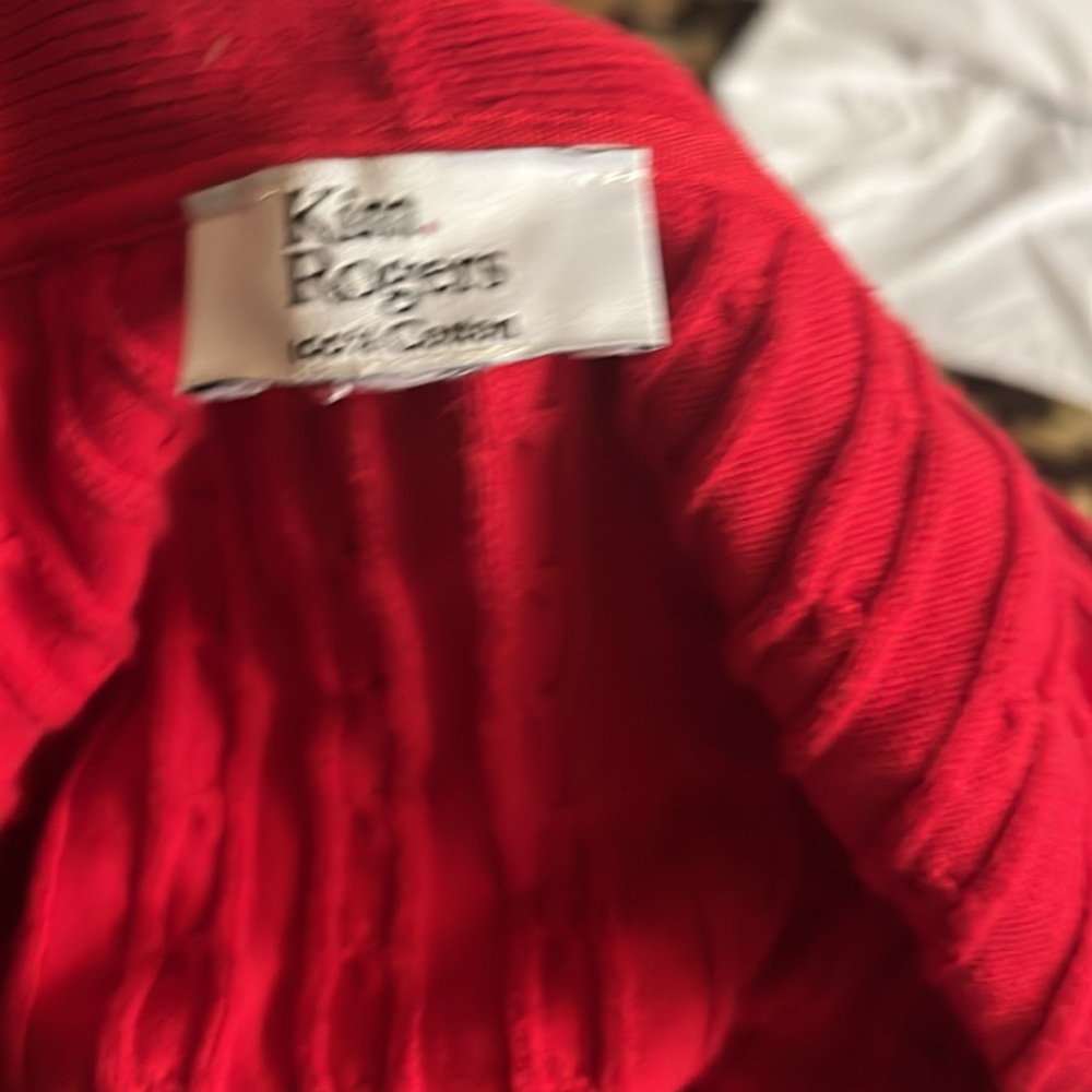 Red sweater - Picture 3 of 3